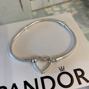 Official Pandora 7” Heart Bracelet w/Pandora Charm